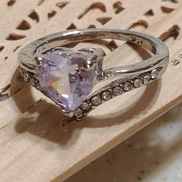 Vintage Jewelry - Stunning Ring approx size 7